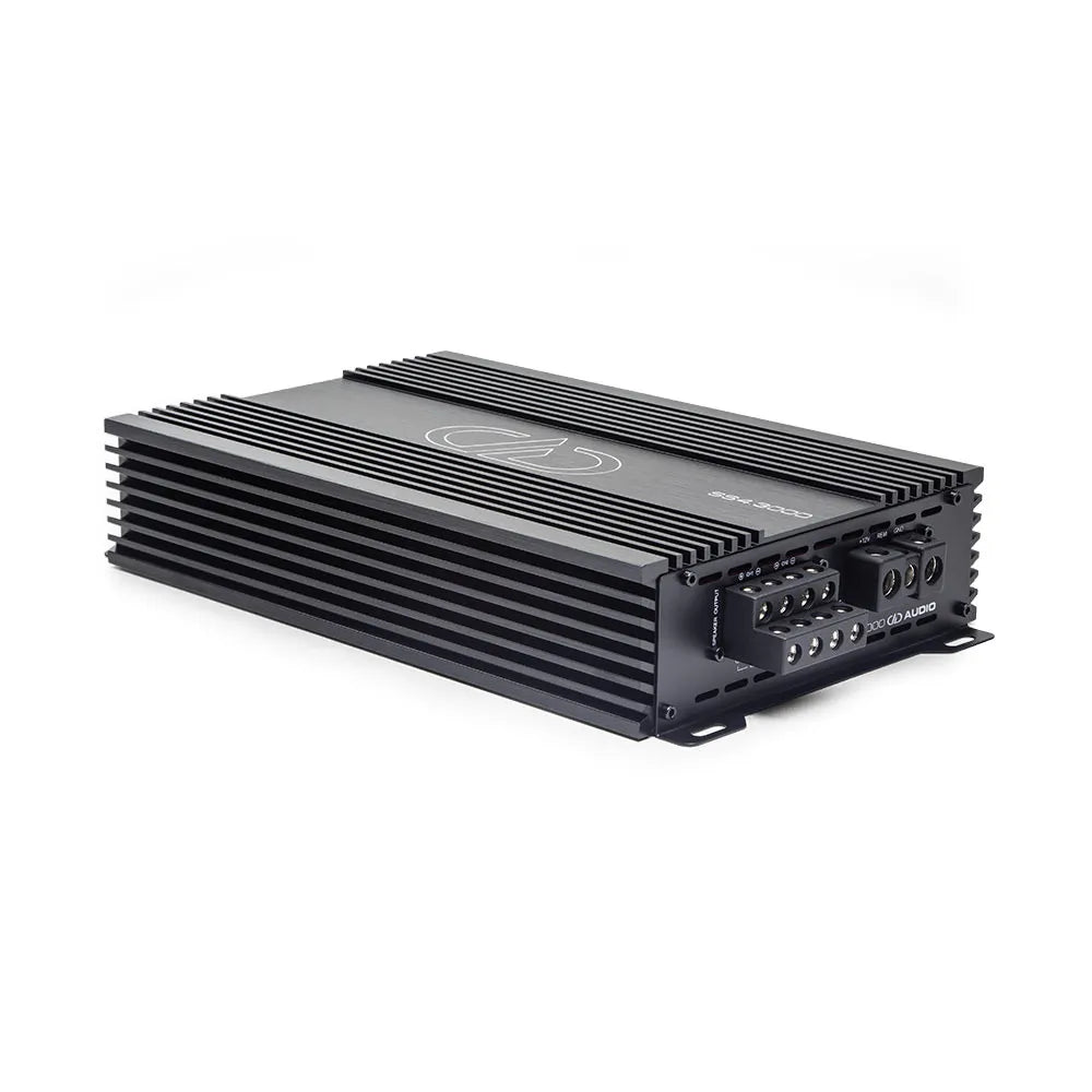 DD Audio SS4.3000 - garsiakalbių išėjimų jungtys ir maitinimo jungtys