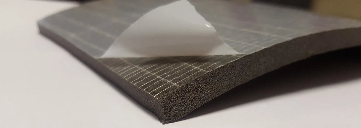 DUCT 6, Garso izoliacija iš pūstos gumos (6mm) - Guminės gumos paviršius su lipnia plėvele