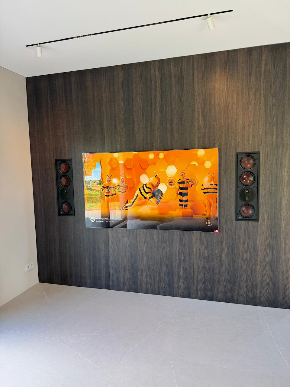 Dali PHANTOM M-375  koloneliu ir LG TV G serijos montavimas i siena .