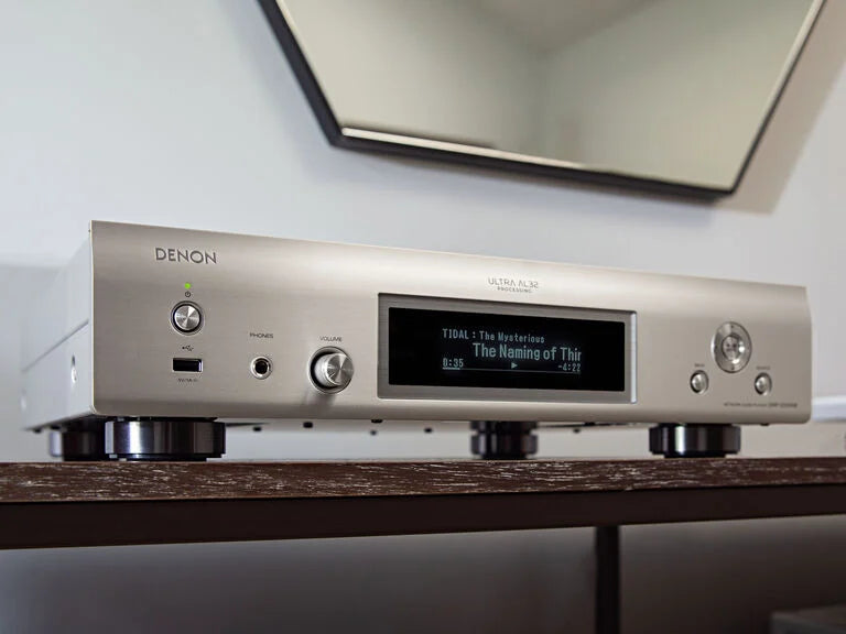 Denon DNP-2000NE, High-res tinklo grotuvas su Ultra AL32, HDMI ARC - Ekranas rodo dainos pavadinimą