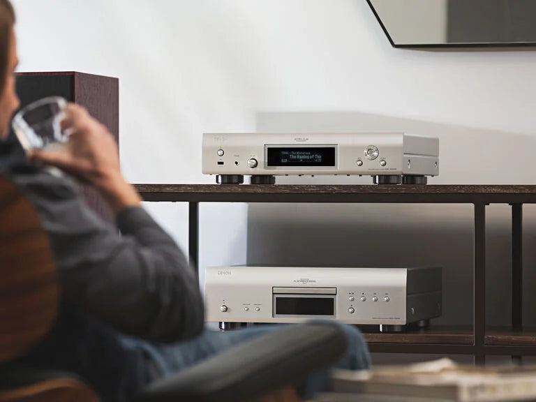 Denon DNP-2000NE, High-res tinklo grotuvas su Ultra AL32, HDMI ARC - du grotuvai vienas ant kito lentynoje