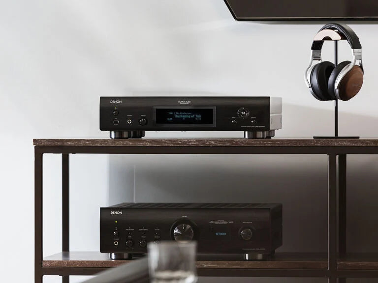 Denon DNP-2000NE, High-res tinklo grotuvas su Ultra AL32, HDMI ARC - Ausinės ant stovo ir grotuvas