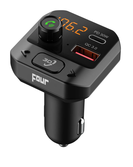 FOUR 4-FMTBT5 FM-Transmitter - detalus vaizdas su USB prievadais ir ekranu