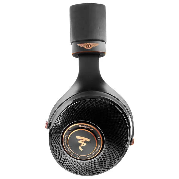 Focal RADIANCE BENTLEY, audiofilinės Over-Ear tipo ausinės - Ausinių kaušelių raižytas paviršius ir Bentley logotipas