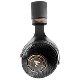 Focal RADIANCE BENTLEY, audiofilinės Over-Ear tipo ausinės - Ausinių kaušelių raižytas paviršius ir Bentley logotipas