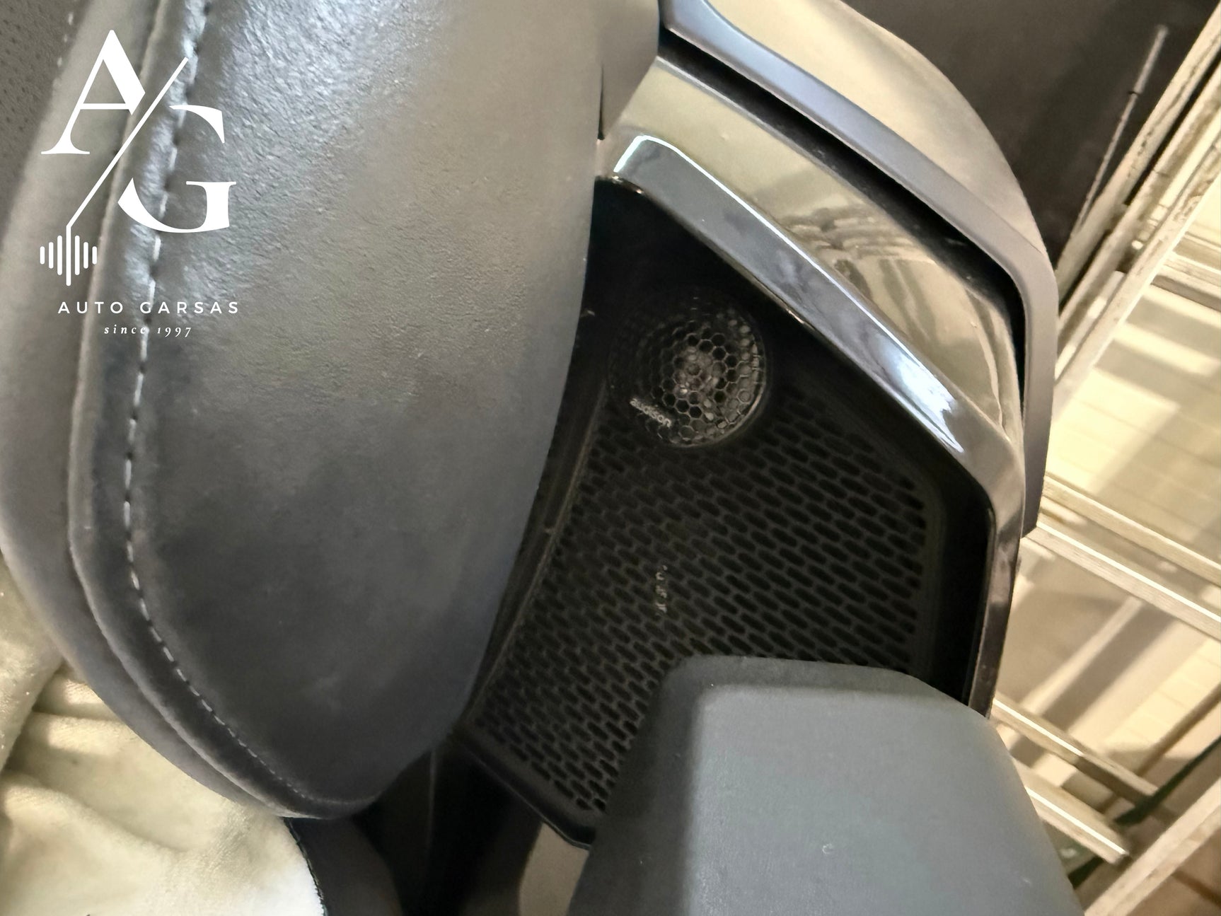 CANAM SPYDER (2020m), garso aparatūros projektas motociklui - Garsiakalbis su tinkleliu ir logotipu
