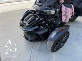CANAM SPYDER (2020m), garso aparatūros projektas motociklui - Priekinėje dalyje montuojami garso stiprintuvai