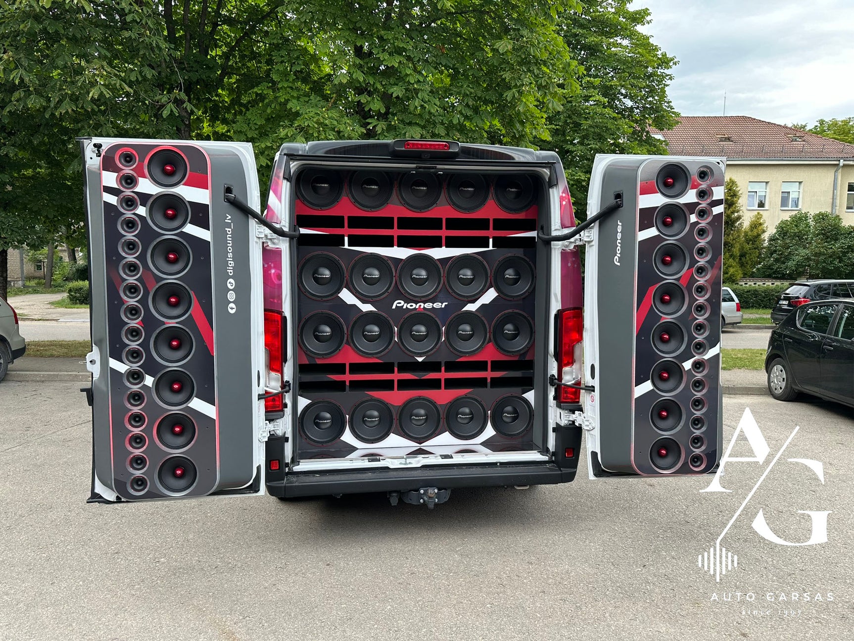Pioneer demo automobilis Autogarse