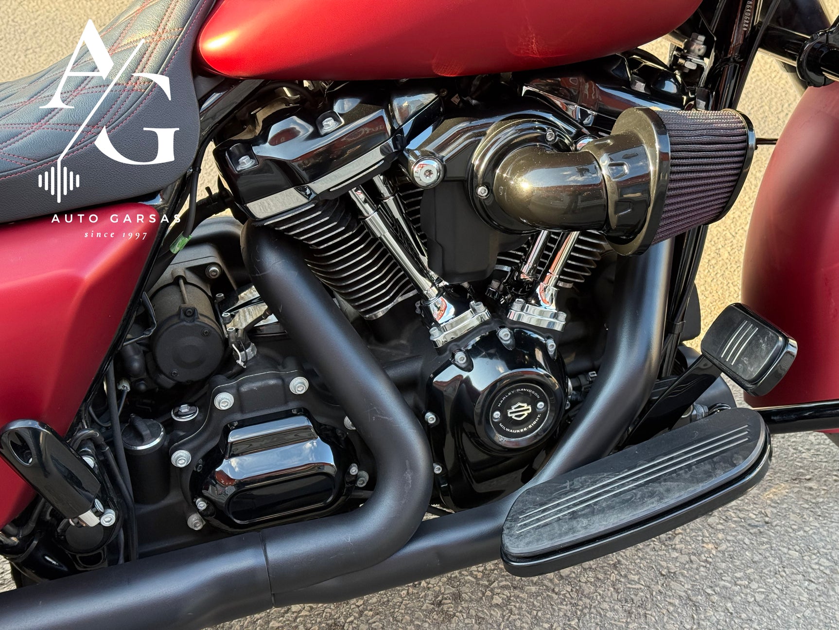 Harley Davidson, patobulinta garso aparatūra - Variklio detalės ir oro filtras