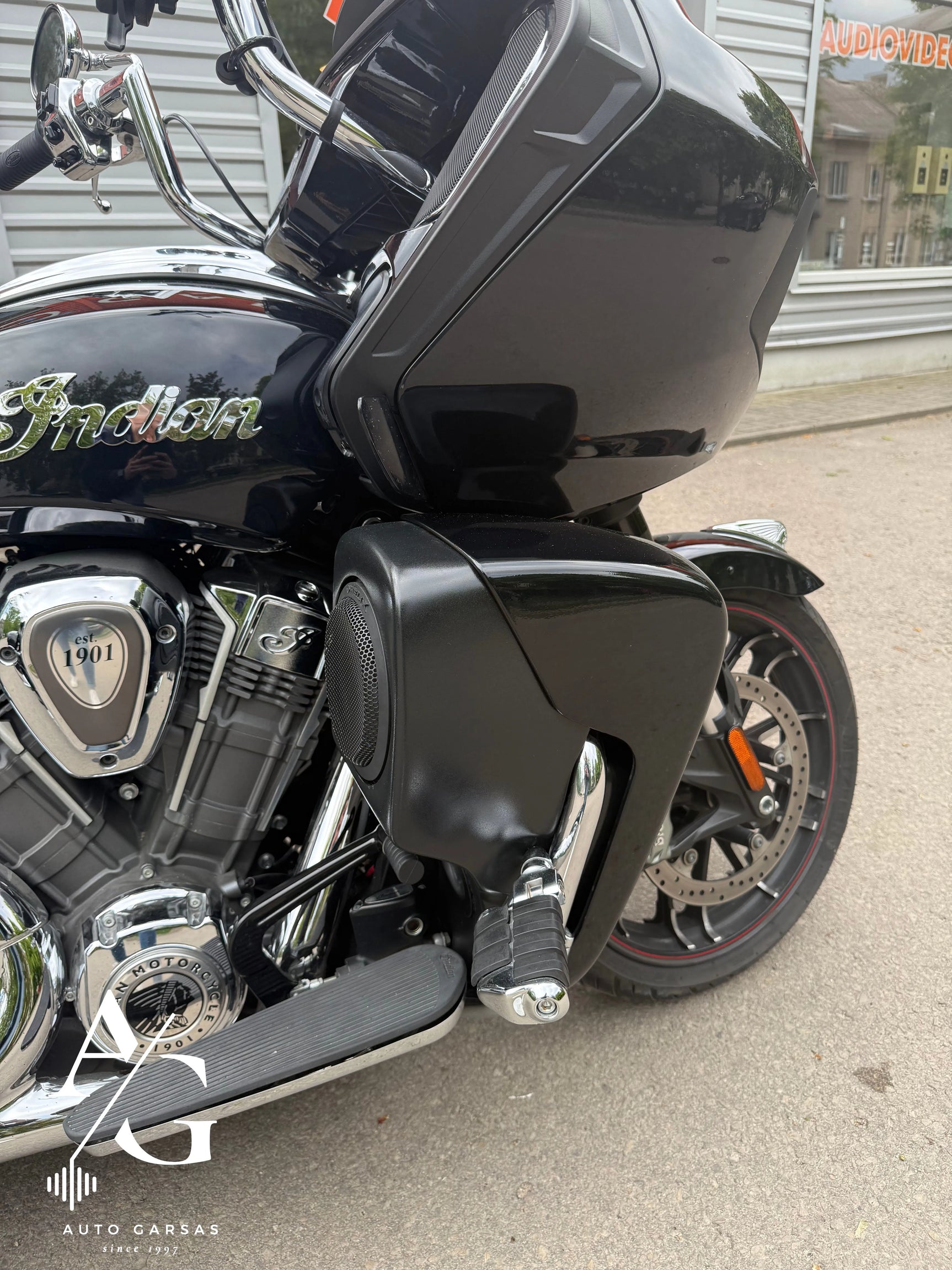 Indian motociklas (2025m) - Garso aparatūra