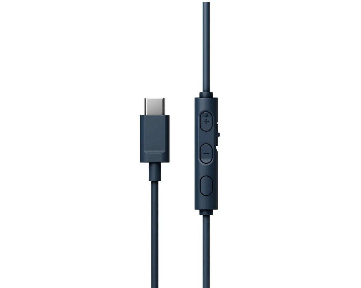 JVC, HA-S33UC-AU, mėlynos sp. dinaminės ausinės, mikrofonas - USB-C jungtis ir valdymo mygtukai iš arti