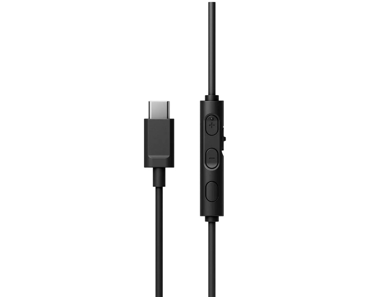 JVC, HA-S33UC-BU, juodos sp. dinaminės ausinės, mikrofonas - USB-C jungtis ir valdymo mygtukai iš arti