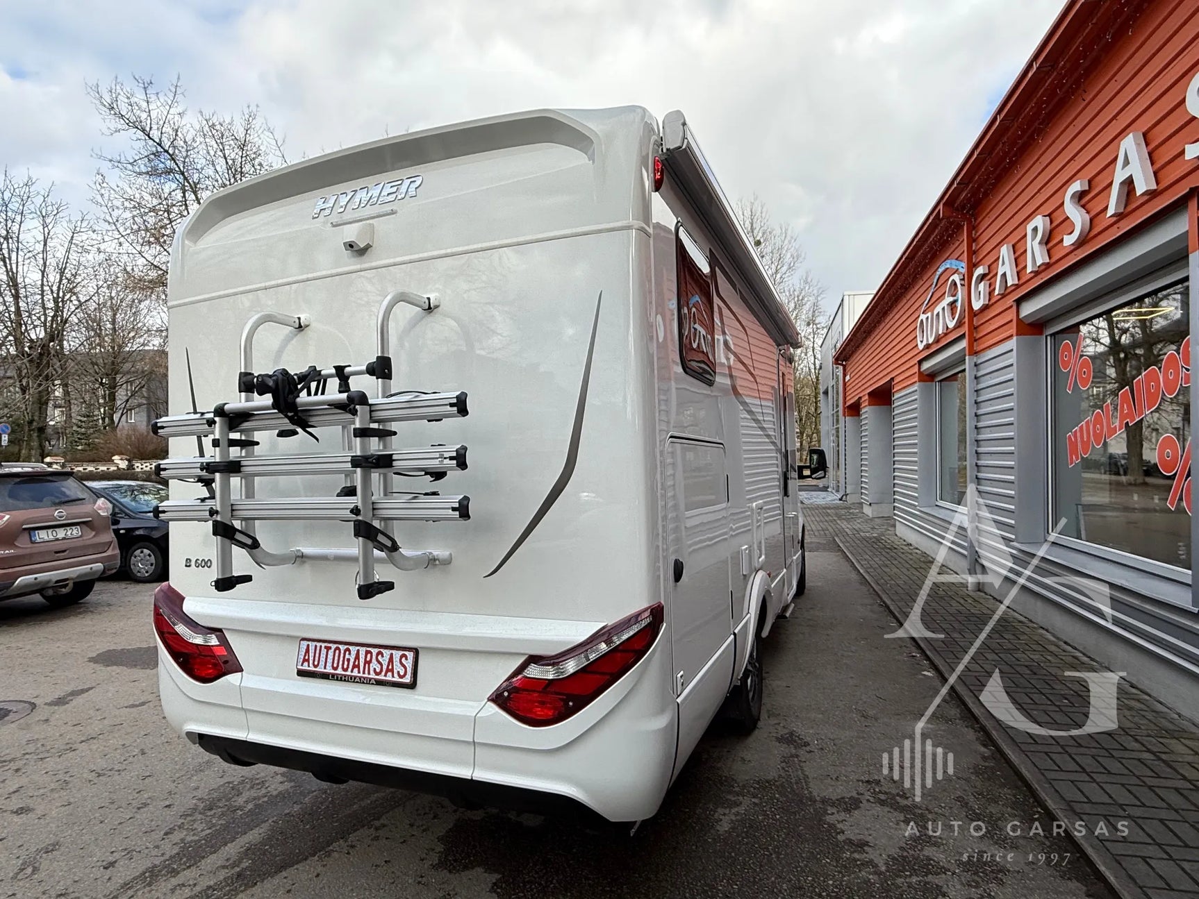 Kemperis Mercedes Hymer, garso aparatūra, saulės baterija, kondicionierius 2025m - Galinis numerio ženklas su užrašu "AUTOGARSAS