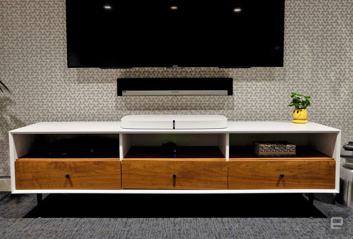 Kompaktiška garso sistema Sonos PLAYBASE su Wi-Fi