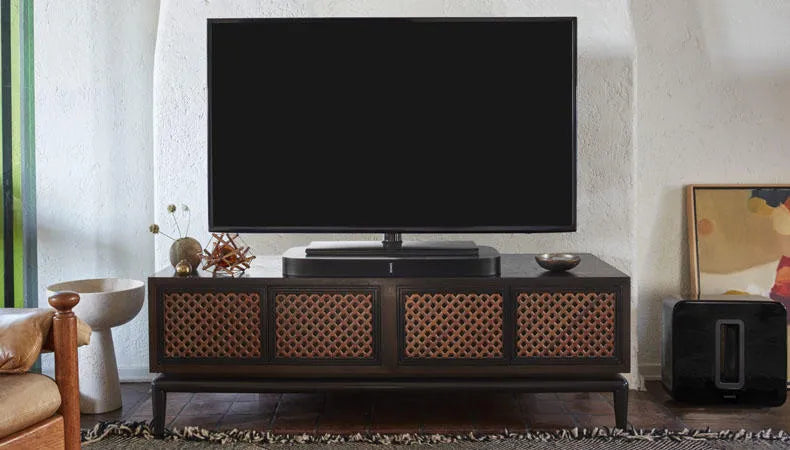 Kompaktiška garso sistema Sonos PLAYBASE su Wi-Fi