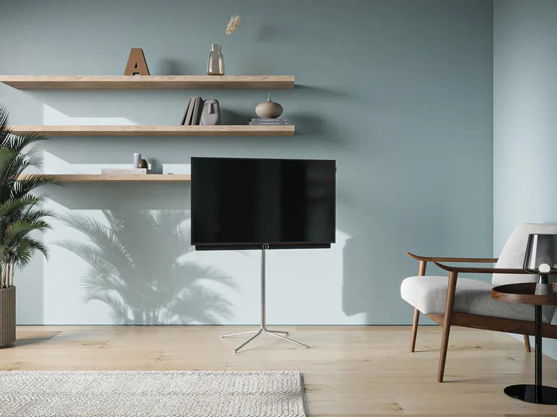 LOEWE bild 3.43 LCD 4K 43" TV, televizorius - Televizorius ant stovo su garsiakalbių juosta