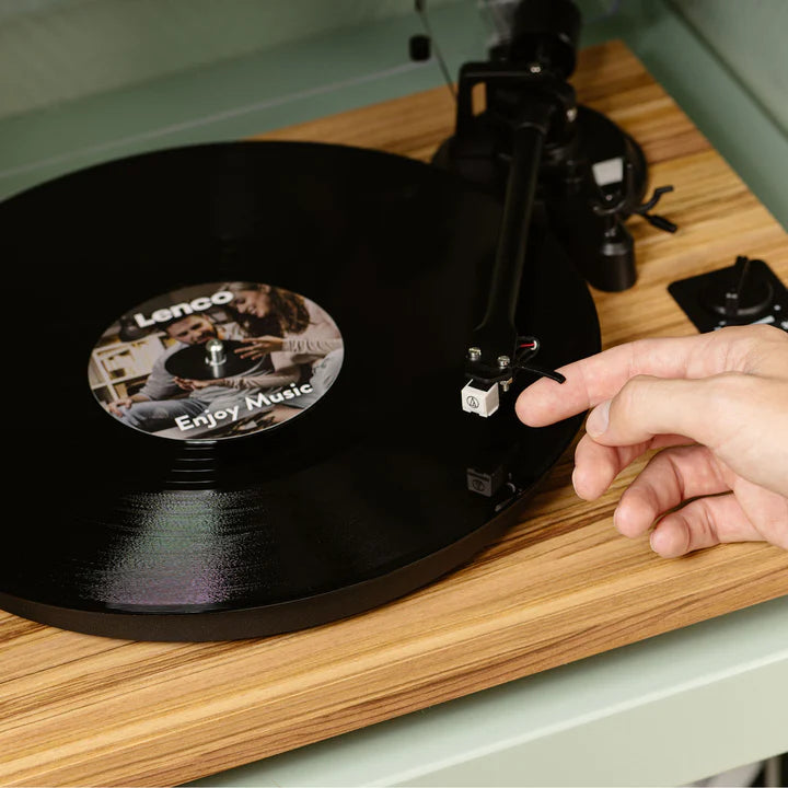 Lenco LS-500OK, patefonas su įmontuotu garso stiprintuvu ir dviem gars
