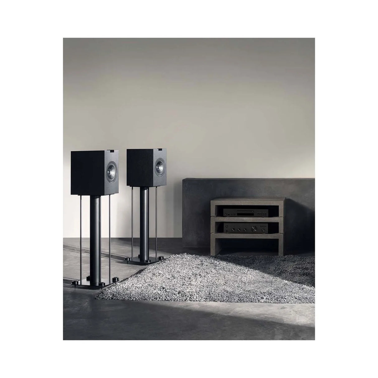 Lentyninė garso kolonėlė KEF Q150, 100W