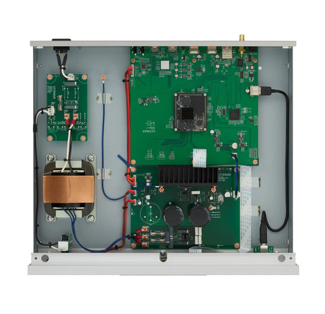 Luxman NT-07, High-End tinklo grotuvas - vidinis įrenginio vaizdas su plokštėmis