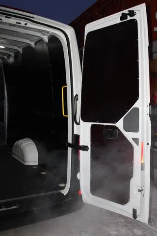 MAN mikroautobuso sienų, grindų arkų, įrengimas drėgmei atsparia faniera