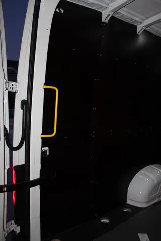 MAN mikroautobuso sienų, grindų arkų, įrengimas drėgmei atsparia faniera