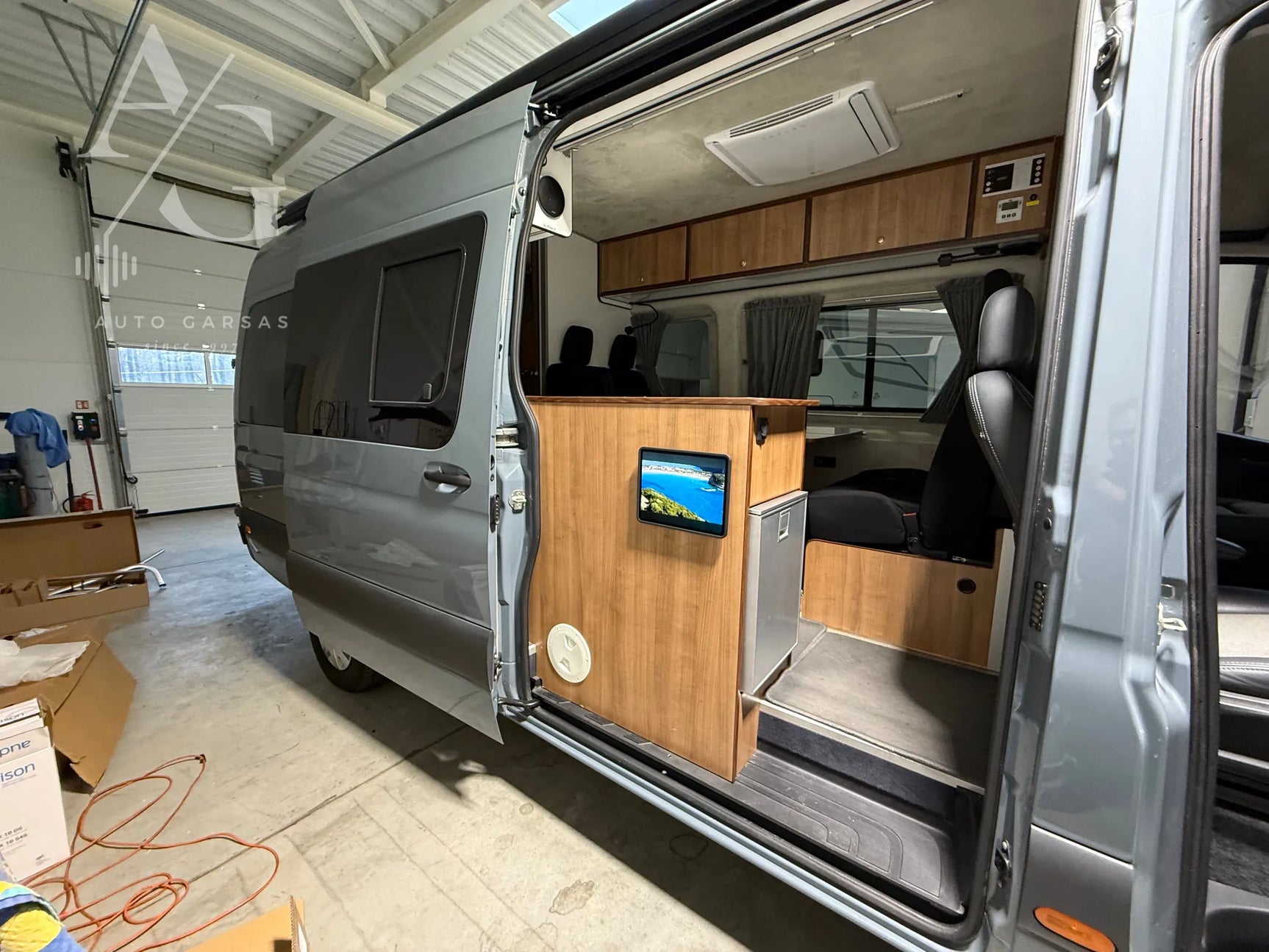 MB Sprinter Kemperis, garso aparatūra, RGB apšvietimas 2025m