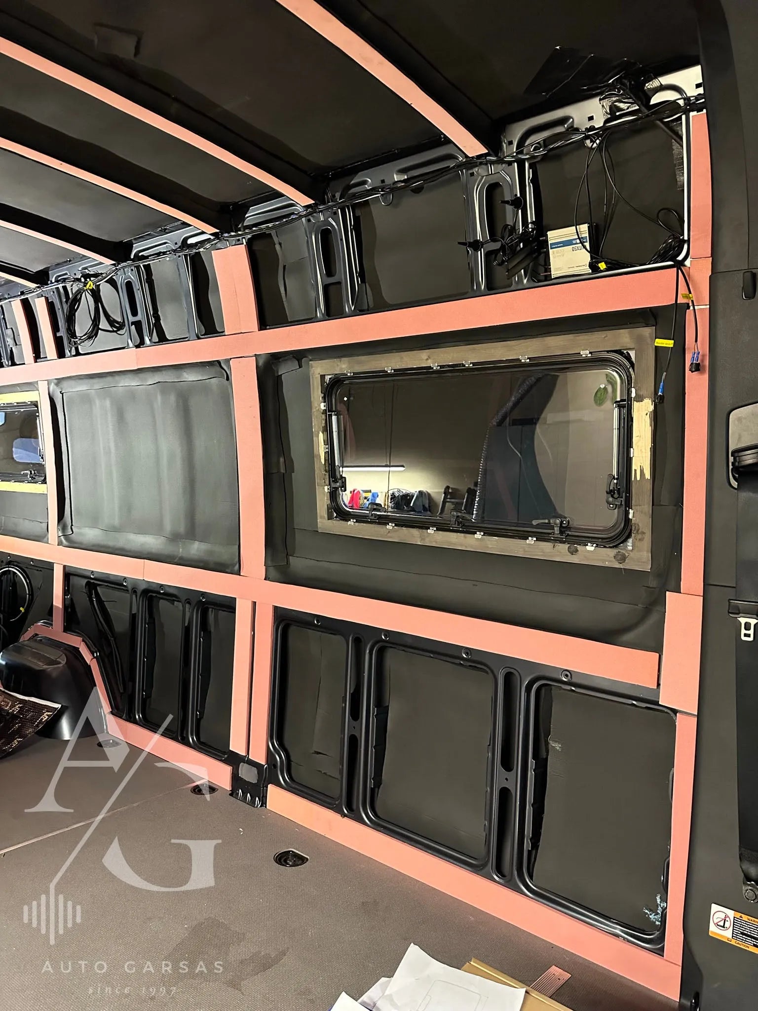 MB Sprinter, garso izoliacija, garso aparatūra, papildomas ličio akumas