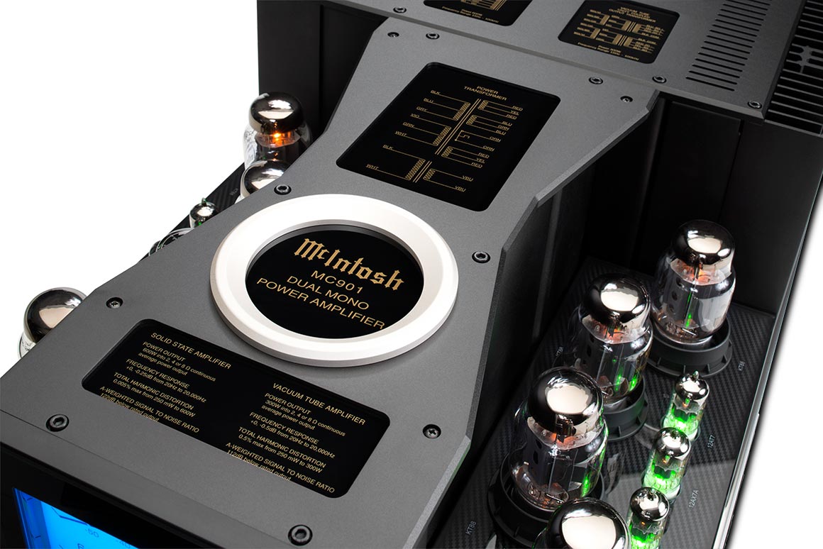 McIntosh MC901, monofoninis stiprintuvas (sujungia 300 vatų lempinį stiprintuvą ir 600 vatų tranzistorinį stiprintuvą viename korpuse) 