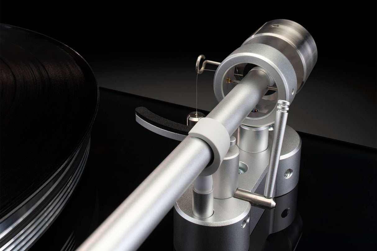 McIntosh MTI100, integruotas patefonas su stiprintuvu