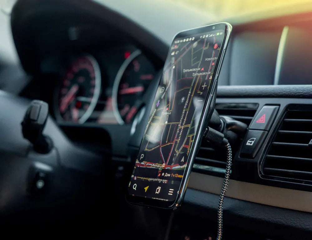 Magnetinis telefono laikiklis su belaidžio įkrovimo funkcija Neoline Fixit QI M2