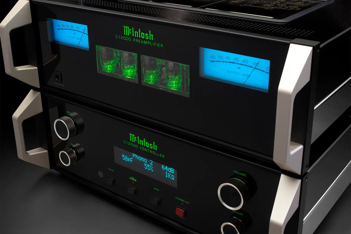 McIntosh C12000, 2-ių kanalų stereo lempinis pradinis stiprintuvas - Žalios lempos ir mėlyni indikatoriai priekyje