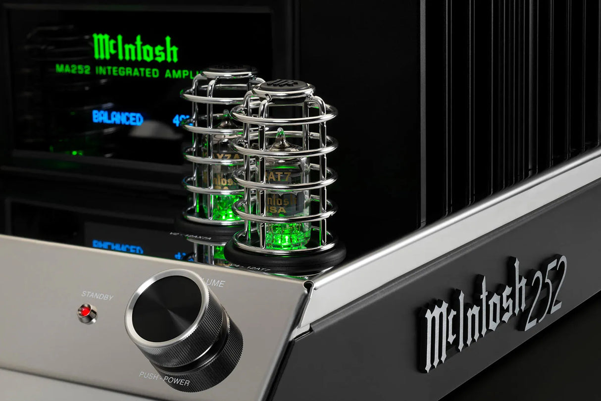McIntosh MA252, 2-jų kanalų integruotas stereo stiprintuvas, 160W - Šviečiantys elektroniniai vamzdeliai ir McIntosh logotipas