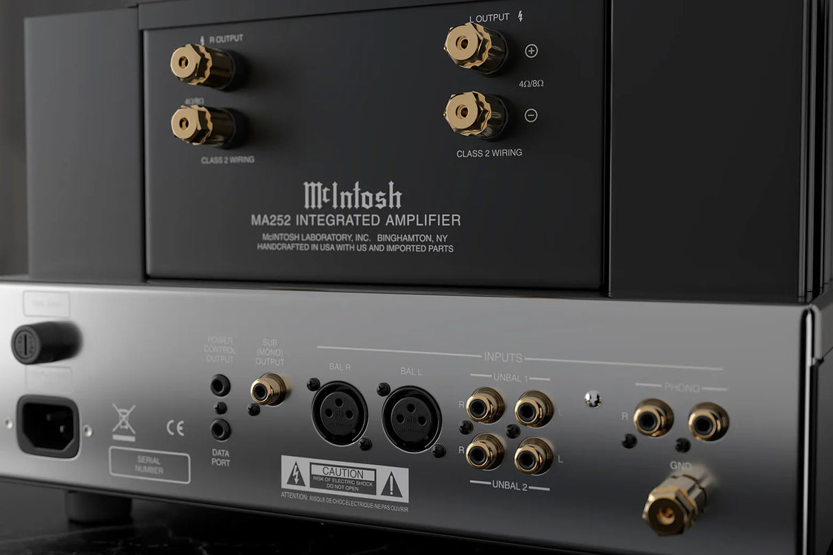 McIntosh MA252, 2-jų kanalų integruotas stereo stiprintuvas, 160W - Galinė panelė su įvairiomis jungtimis