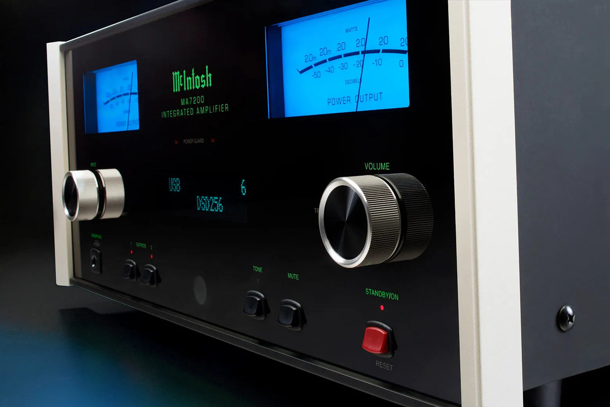 McIntosh MA7200, 2-jų kanalų integruotas stereo stiprintuvas - du mėlyni VU metrai ir skaitmeninis ekranas