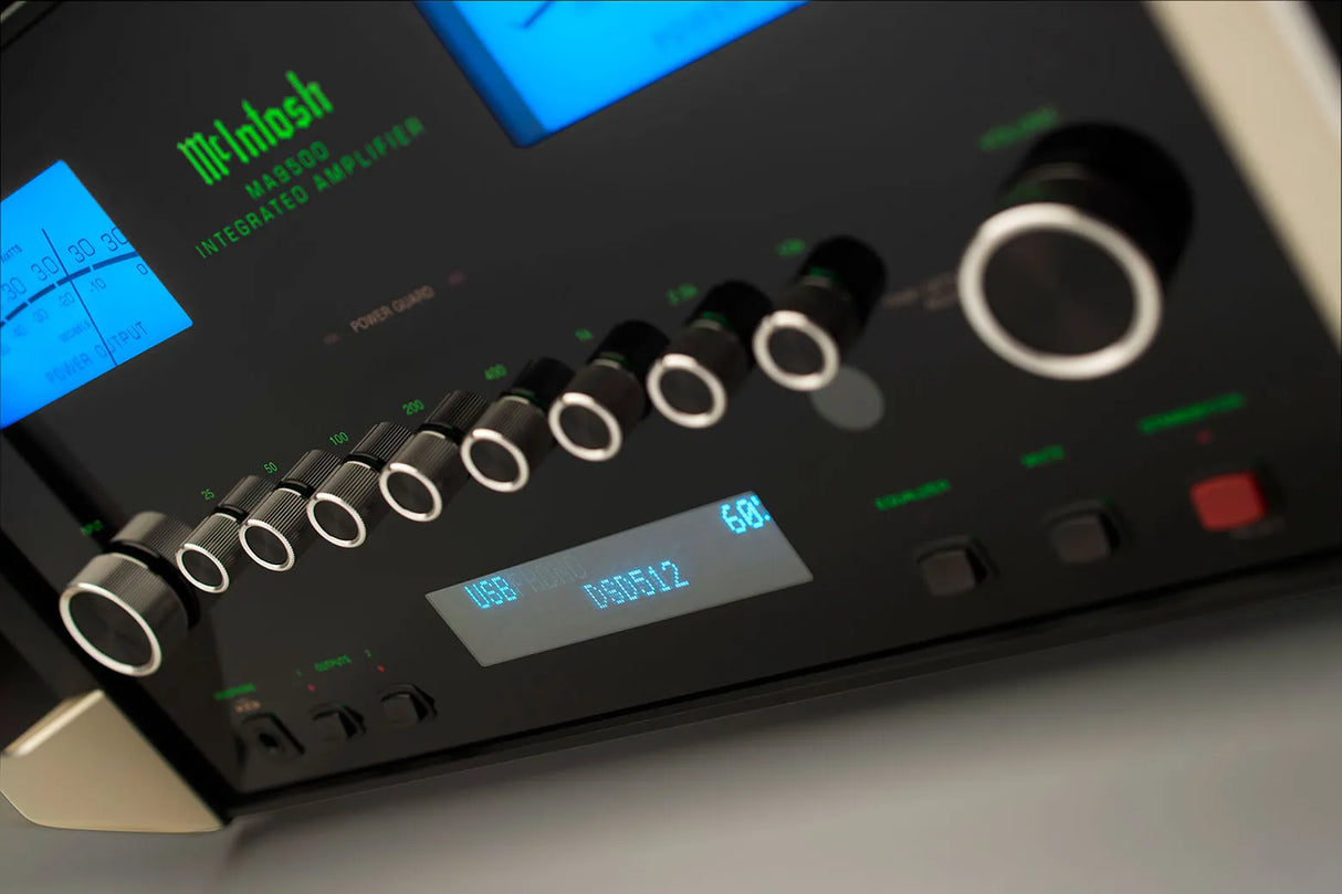 McIntosh MA9500, 2-jų kanalų integruotas stereo stiprintuvas - Skaitmeninis ekranas ir eilė rankenėlių