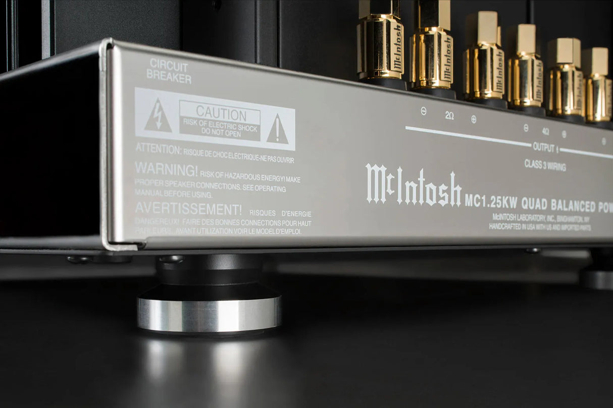 McIntosh MC1.25KW, monofoninis galios stiprintuvas 1200W - Auksiniai garsiakalbių jungtys ir užrašai