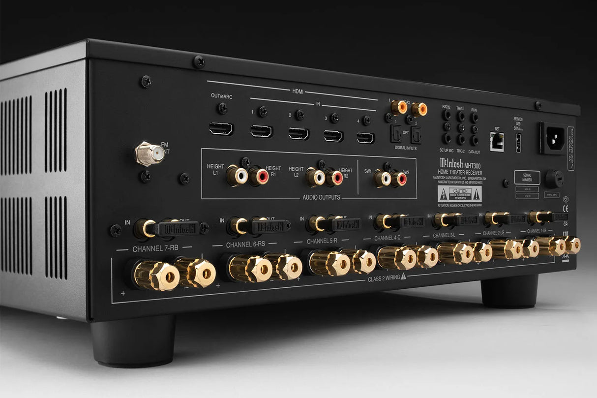 McIntosh MHT300, 7.2 kanalo namų kino stiprintuvas su Dolby Atmos, Dirac Live - galinė panelė su jungtimis
