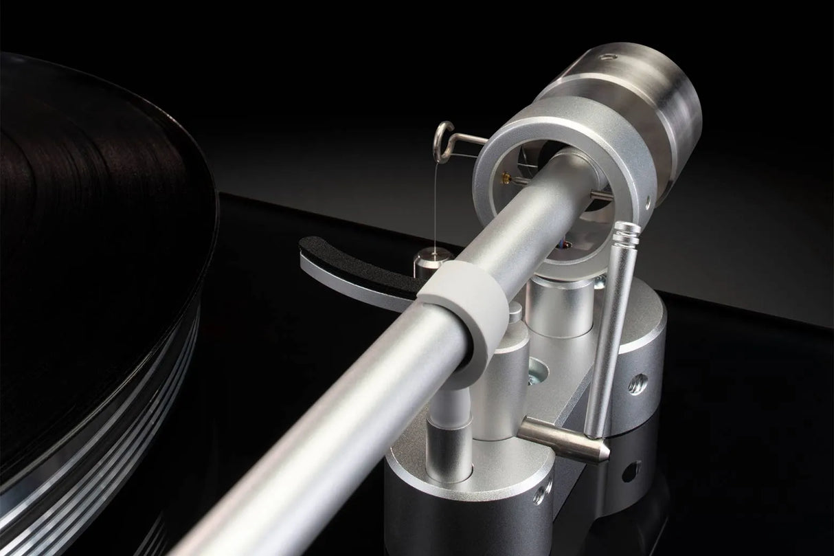 McIntosh MTI100, patefonas su integruotu stiprintuvu