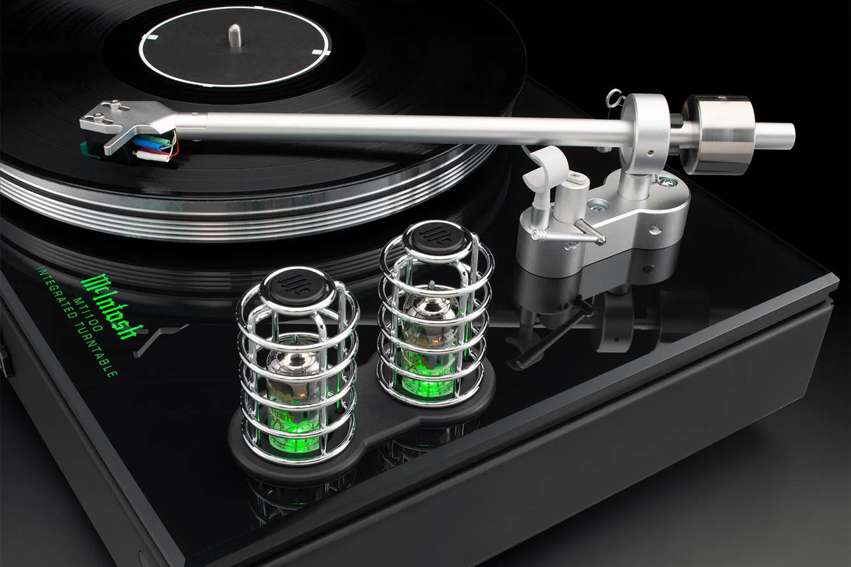 McIntosh MTI100, patefonas su integruotu stiprintuvu - du šviečiantys vamzdeliai su metaliniais narveliais