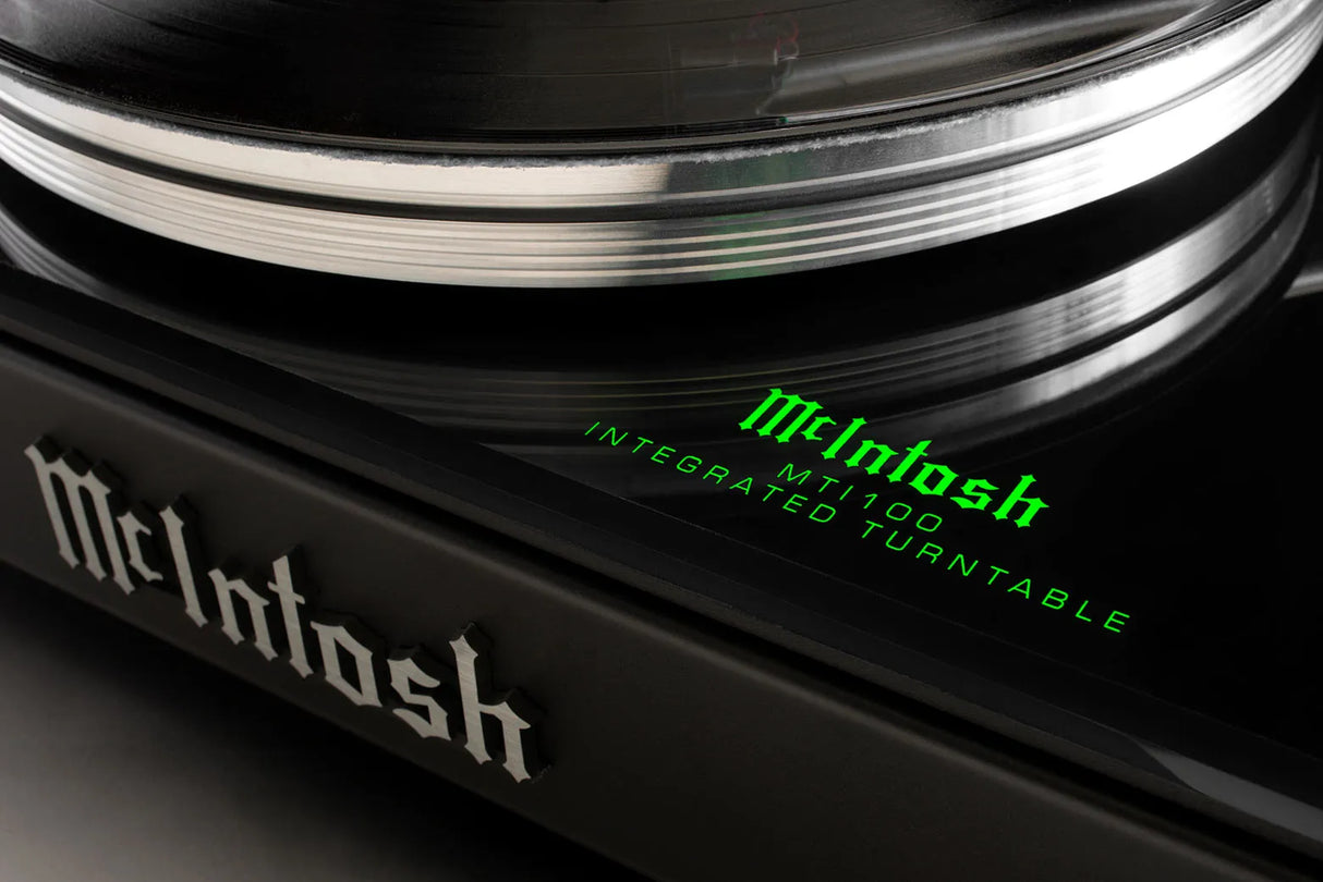 McIntosh MTI100, patefonas su integruotu stiprintuvu - Žalias užrašas su prekės ženklu ir modeliu