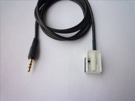 Mercedes Benz AUX 3,5mm įėjimo adapteris per CD changer jungtį