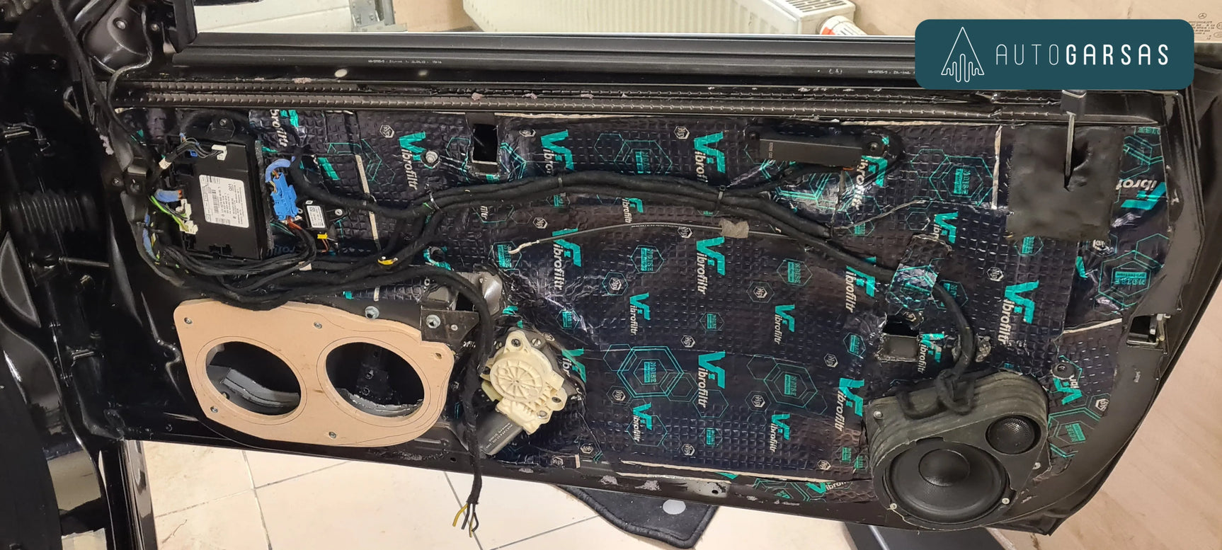 Mercedes-Benz CL 65 AMG - garso aparatūra, dalinė garso izoliacija