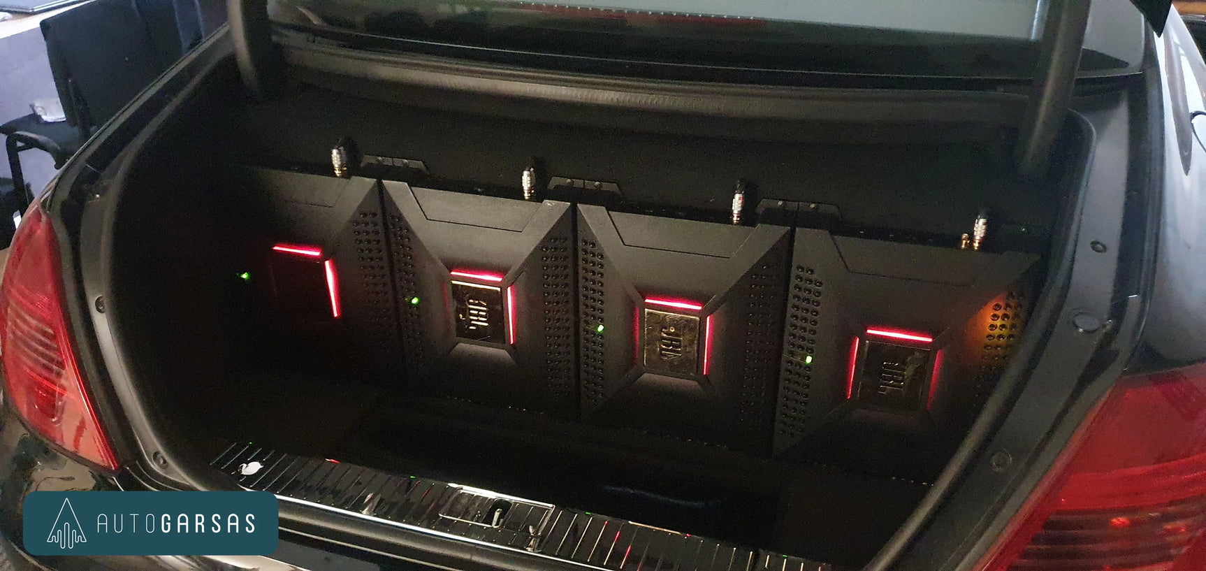 Mercedes-Benz CL 65 AMG - garso aparatūra, dalinė garso izoliacija