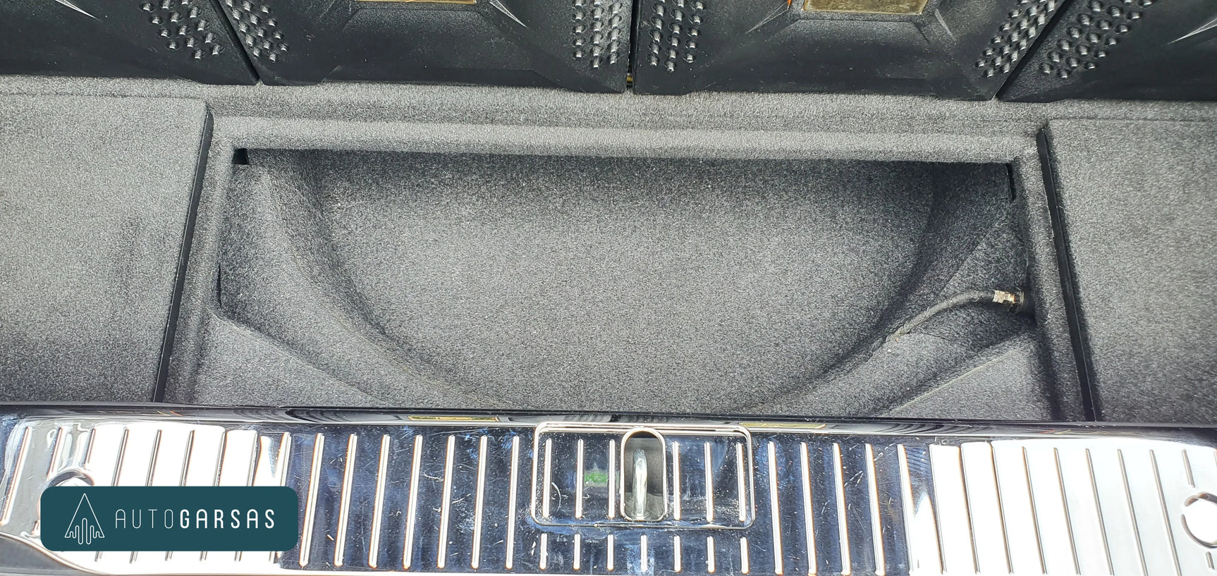 Mercedes-Benz CL 65 AMG - garso aparatūra, dalinė garso izoliacija