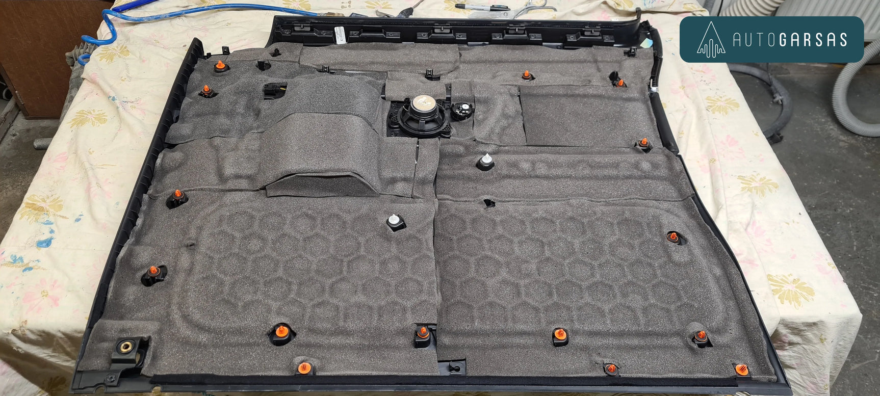 Mercedes-Benz V - Pilna garso izoliacija ir garso aparatūra