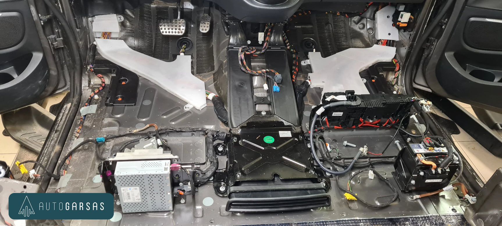 Mercedes-Benz V - Pilna garso izoliacija ir garso aparatūra