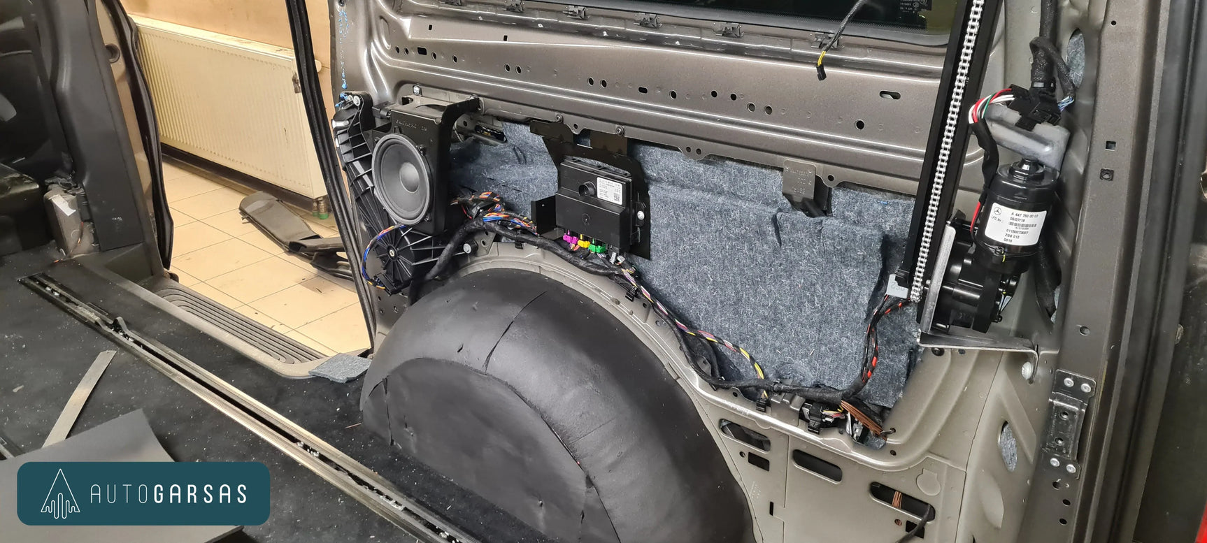 Mercedes-Benz V - Pilna garso izoliacija ir garso aparatūra