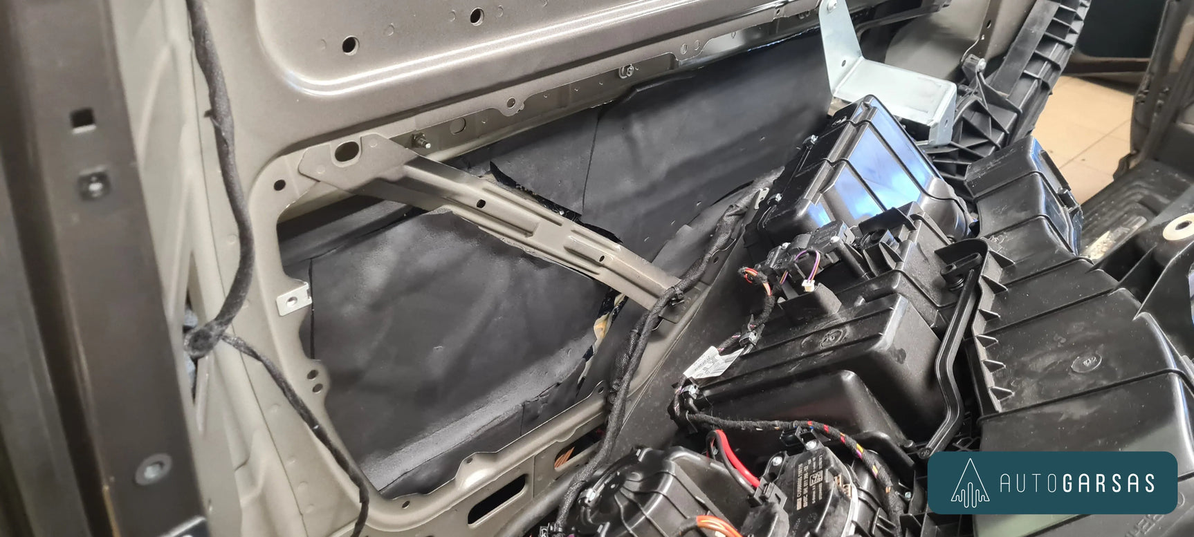 Mercedes-Benz V - Pilna garso izoliacija ir garso aparatūra