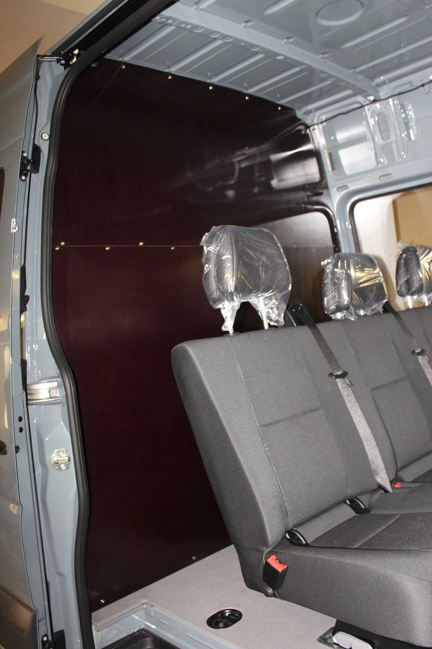 Mikro autobuso pertvaros įrengimas