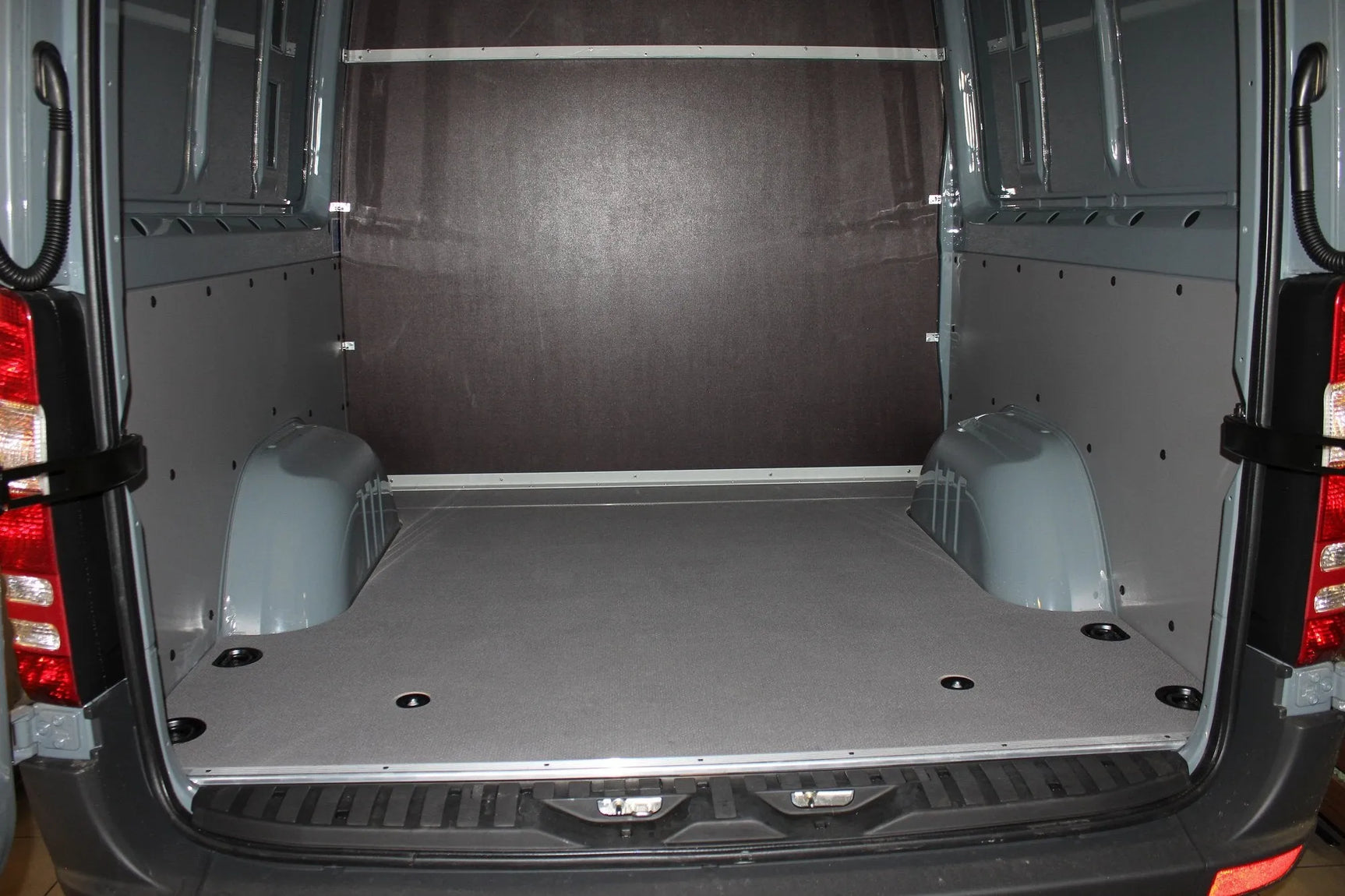 Mikro autobuso pertvaros įrengimas